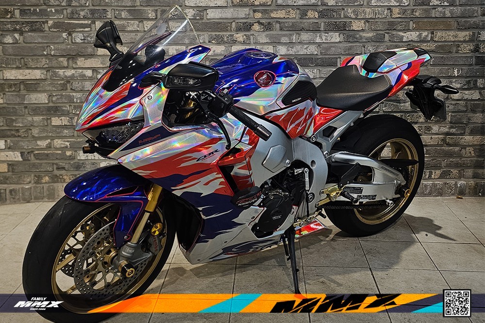 HONDA CBR 1000RR / White Rose Design