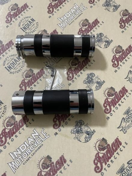 Indian Motorcycle 99-03 Chrome Billet Grips Set with Bands, 41-600