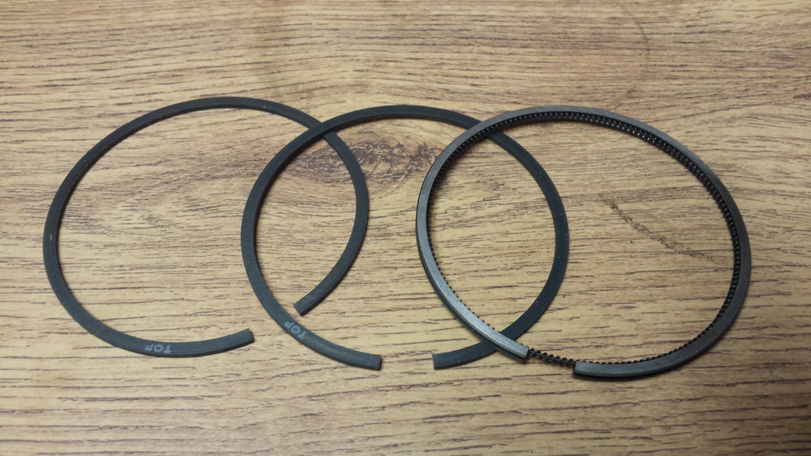 TRIUMPH TR7 T140 BONNEVILLE TIGER 750 0.040 OVERSIZE PISTON RINGS R26490/040 (1)