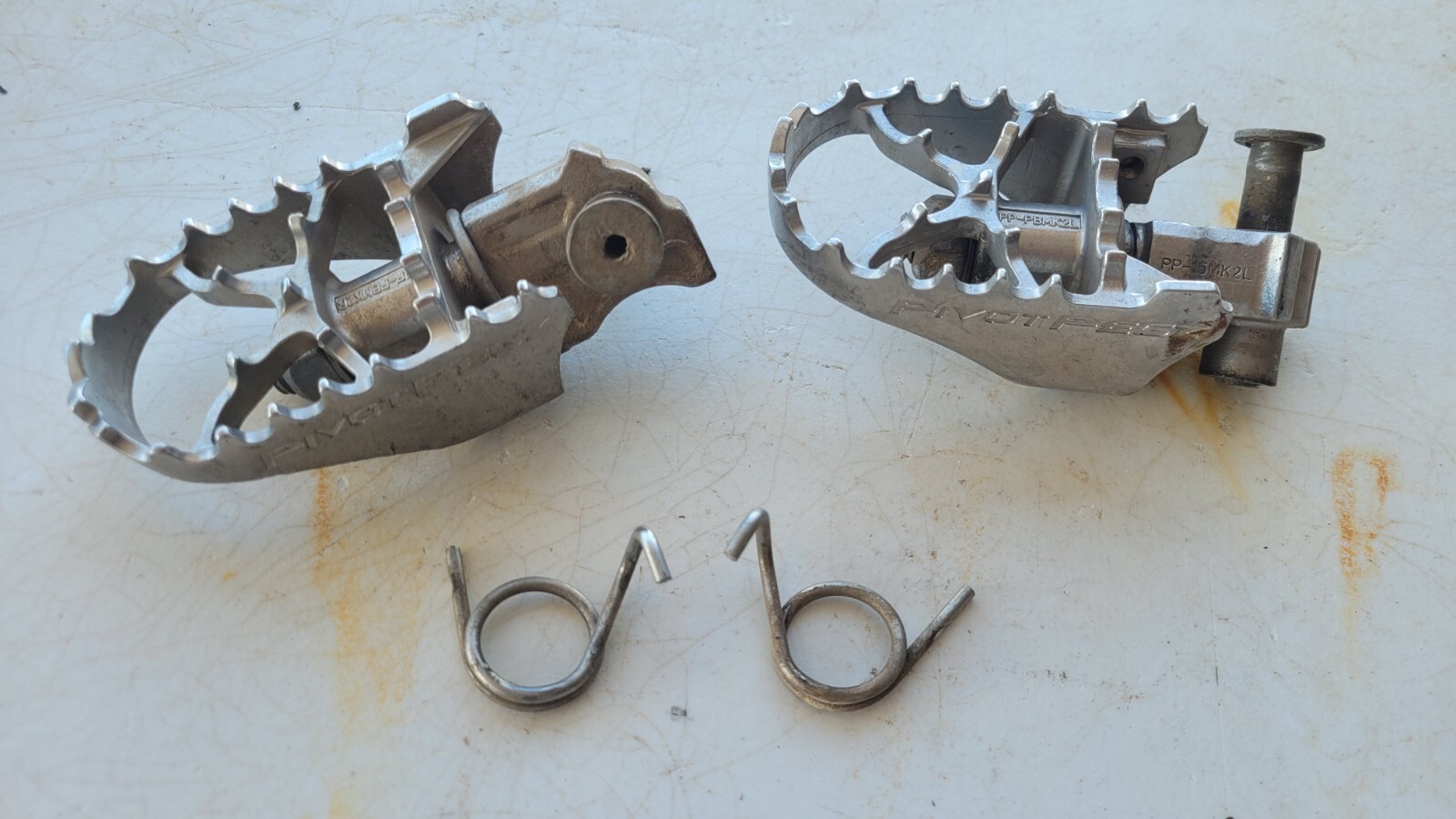 pair of used Pivot Pegz PP-15MK2 for Gas Gas 450