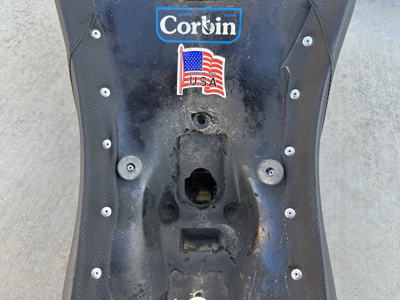 HARLEY CORBIN WIDOWMAKER SADDLE SEAT Made In USA HD-ST18-SG-DTE Red Stiching