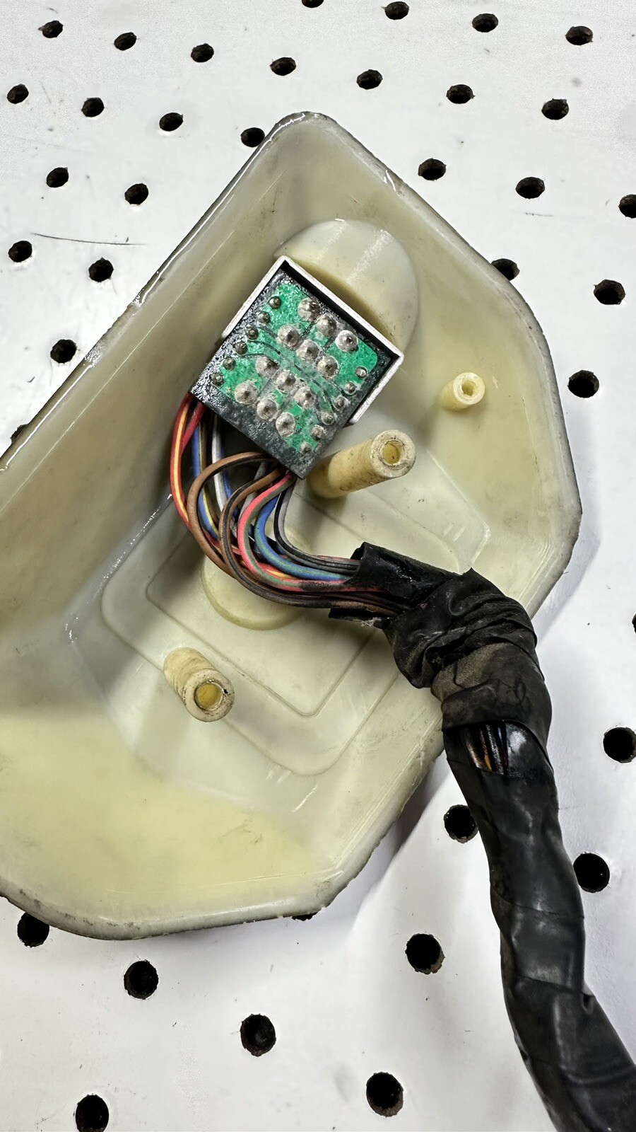 1989 Honda Goldwing GL1500 Center Console Unit With Knob Emblem Volume Channel
