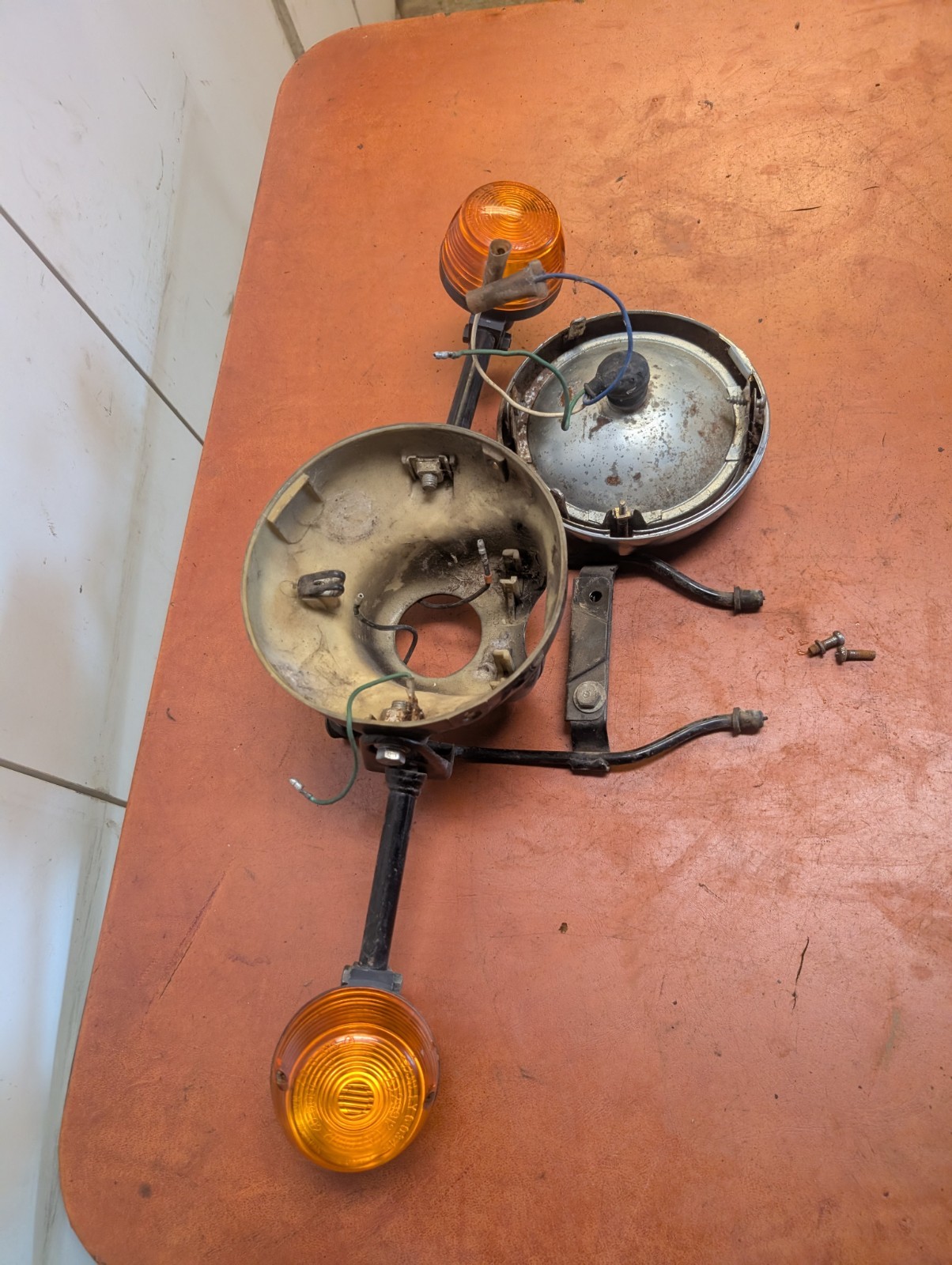 1980 Honda CM200 Front Headlight Headlamp Light & Housing Bucket CM185