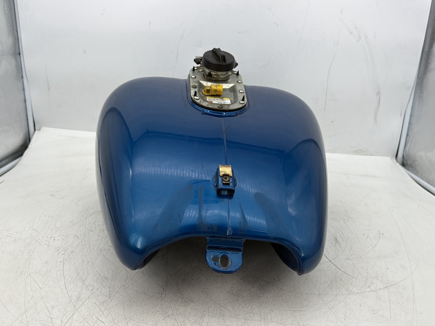 06 Harley Electra Glide Touring Classic Fuel Gas Tank Gasoline Reservoir w/ Pump
