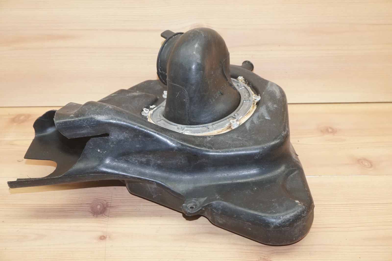 1985 Kawasaki KX250 KX 250 KX500 Airbox Air Box Cleaner Housing Case 11011-1180
