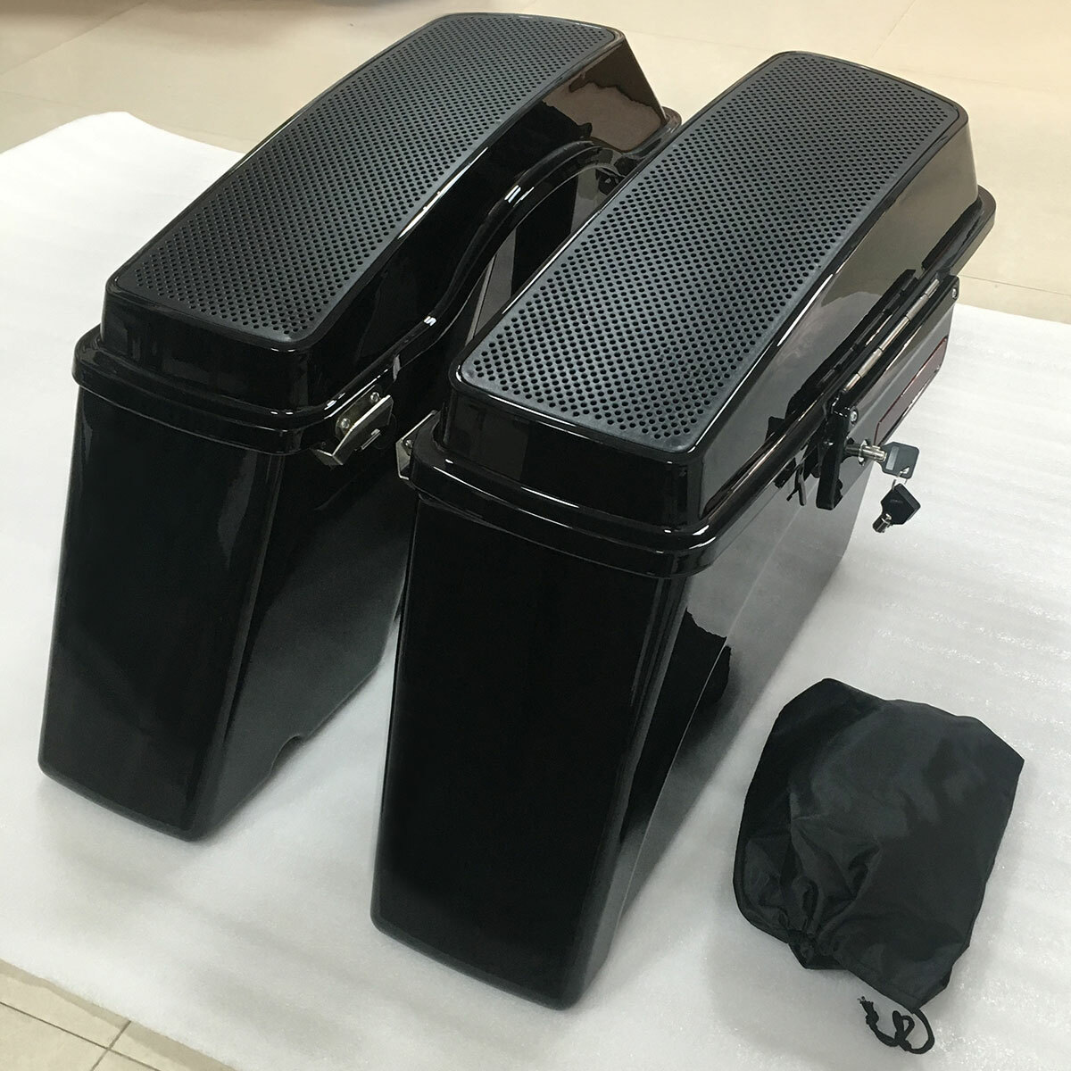 Hard Saddlebags w/ 6×9″ Speaker Lid Latch For Harley Touring Street Glide 94-13