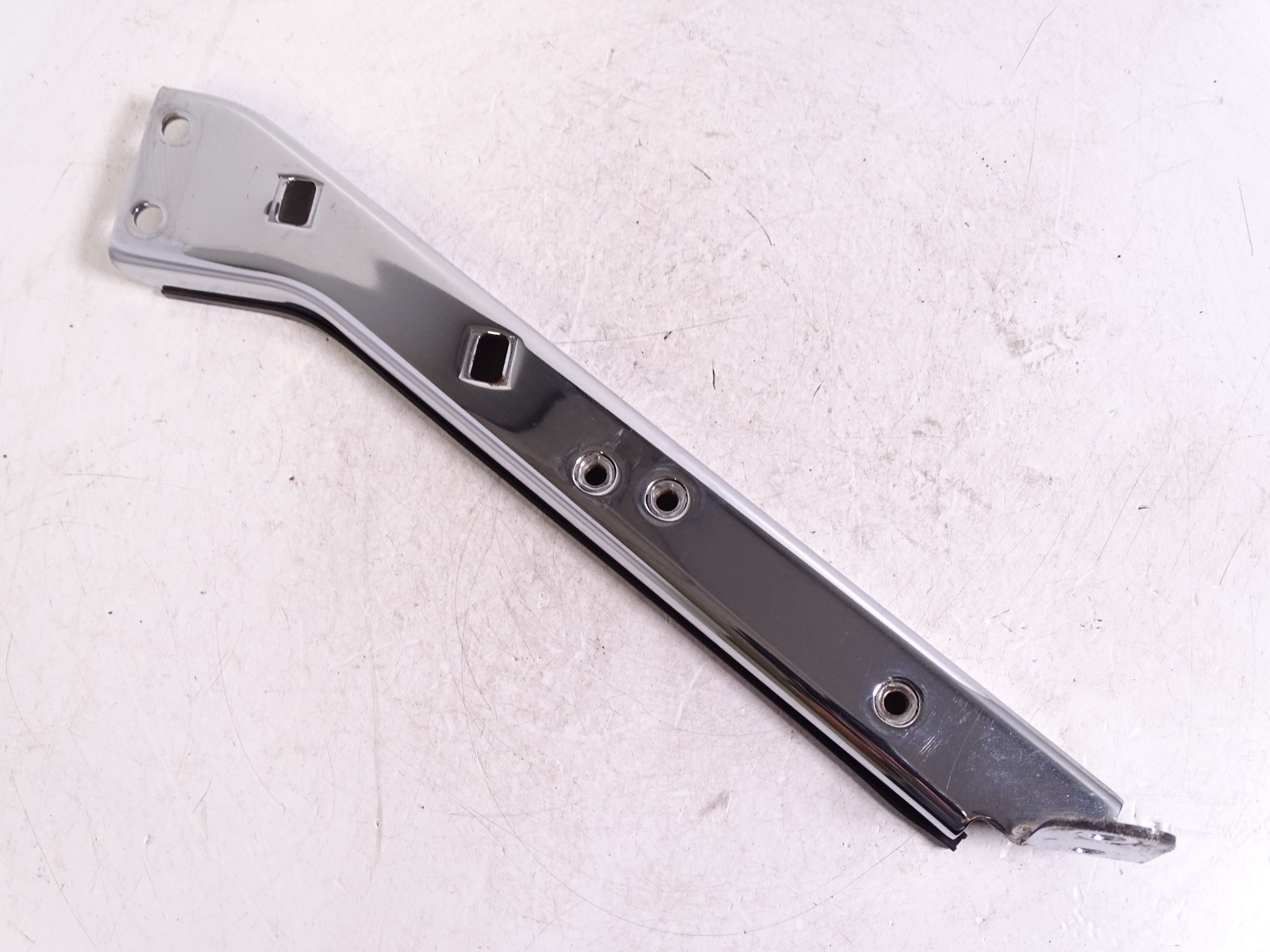 2001 Harley Road King Right Saddlebag Support Bracket 90720-79C