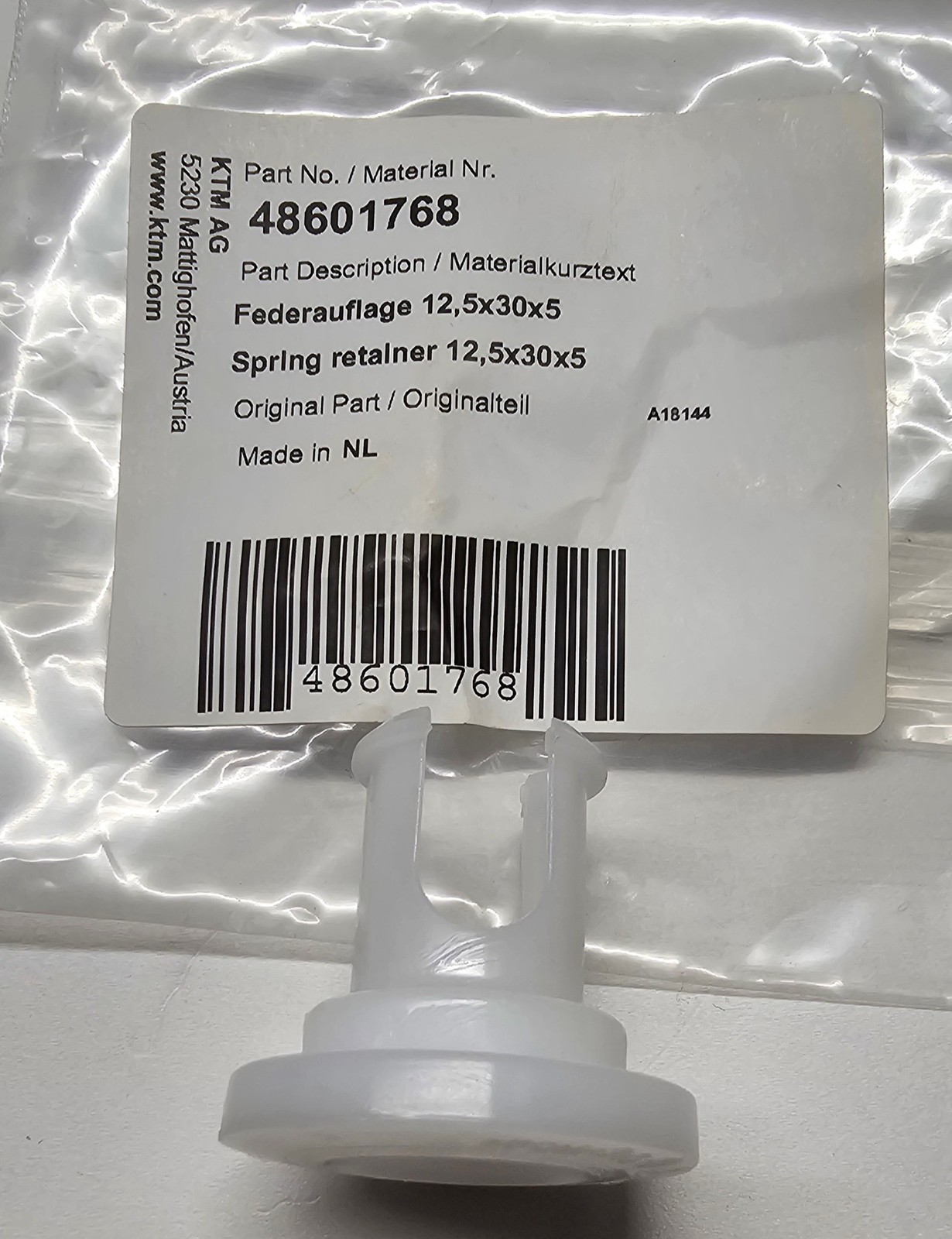 48601768 SPRING RETAINER 12,5X30X5 GENUINE OEM