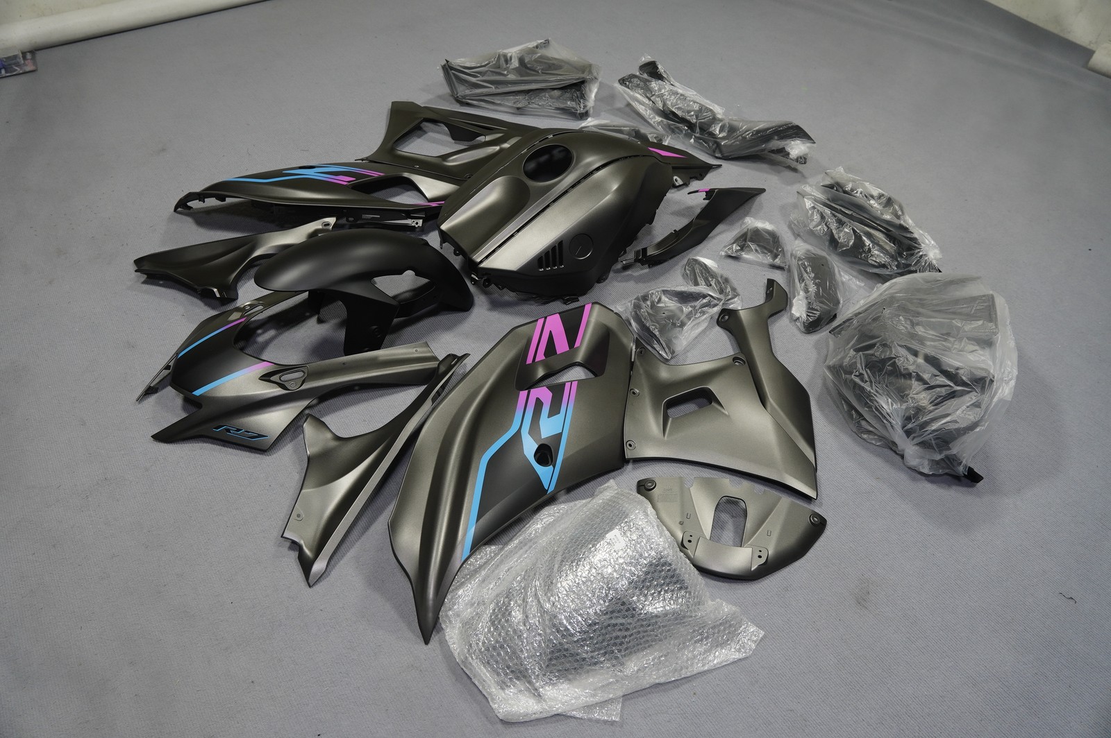 Silver Gray w/ Pink Fairings Kit For Yamaha YZF R7 YZFR7 2021-2025 ABS Bodywork