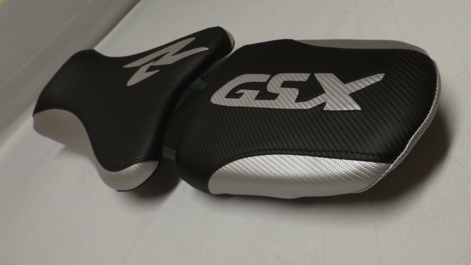CUSTOM FRONT/REAR SEAT COVERS WILL FIT SUZUKI GSXR 600R 750R 08/09 black/silver
