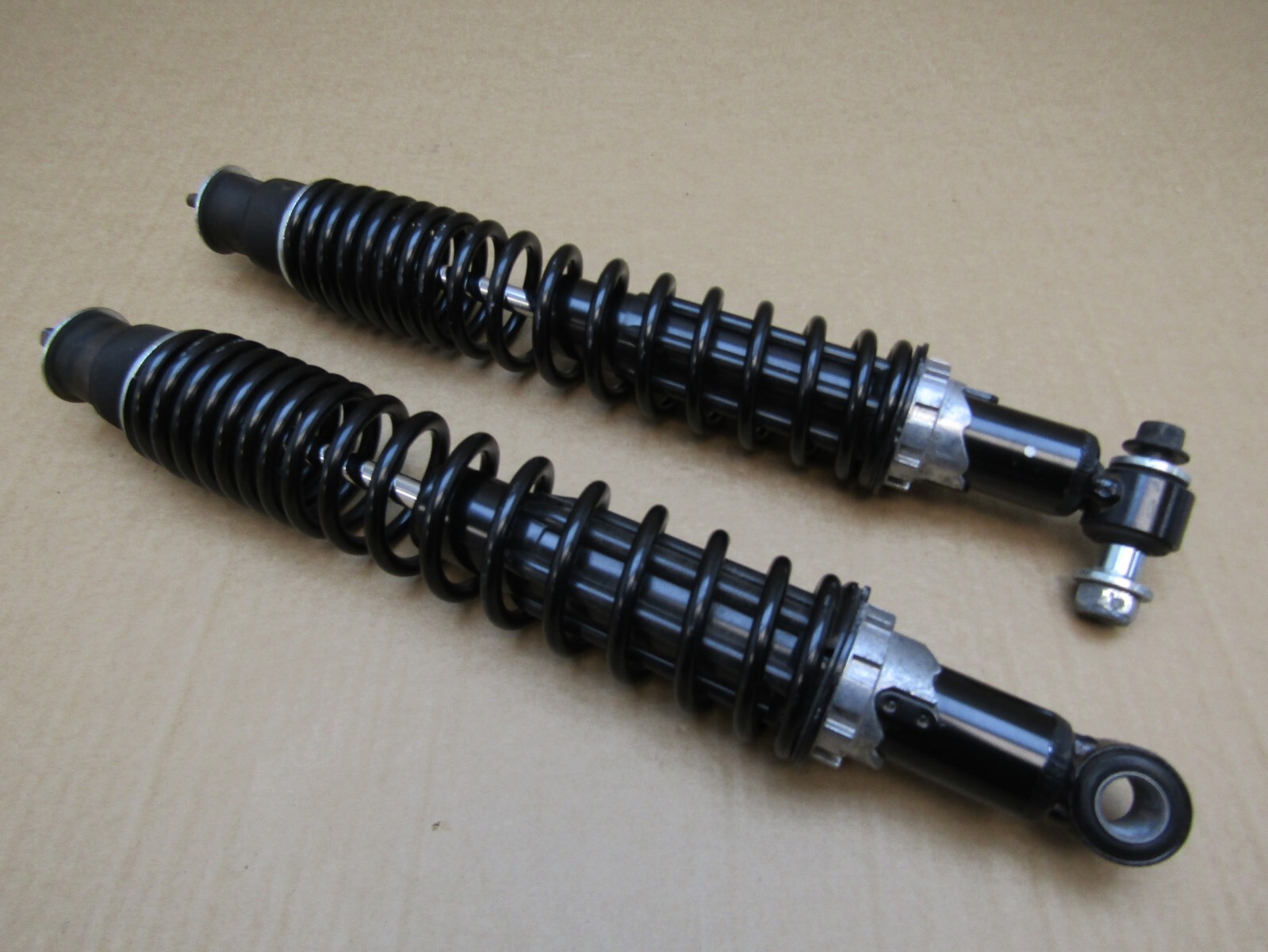 Piaggio Vespa GTS 300 Supertech 2023 714 miles rear shock absorbers (14301)