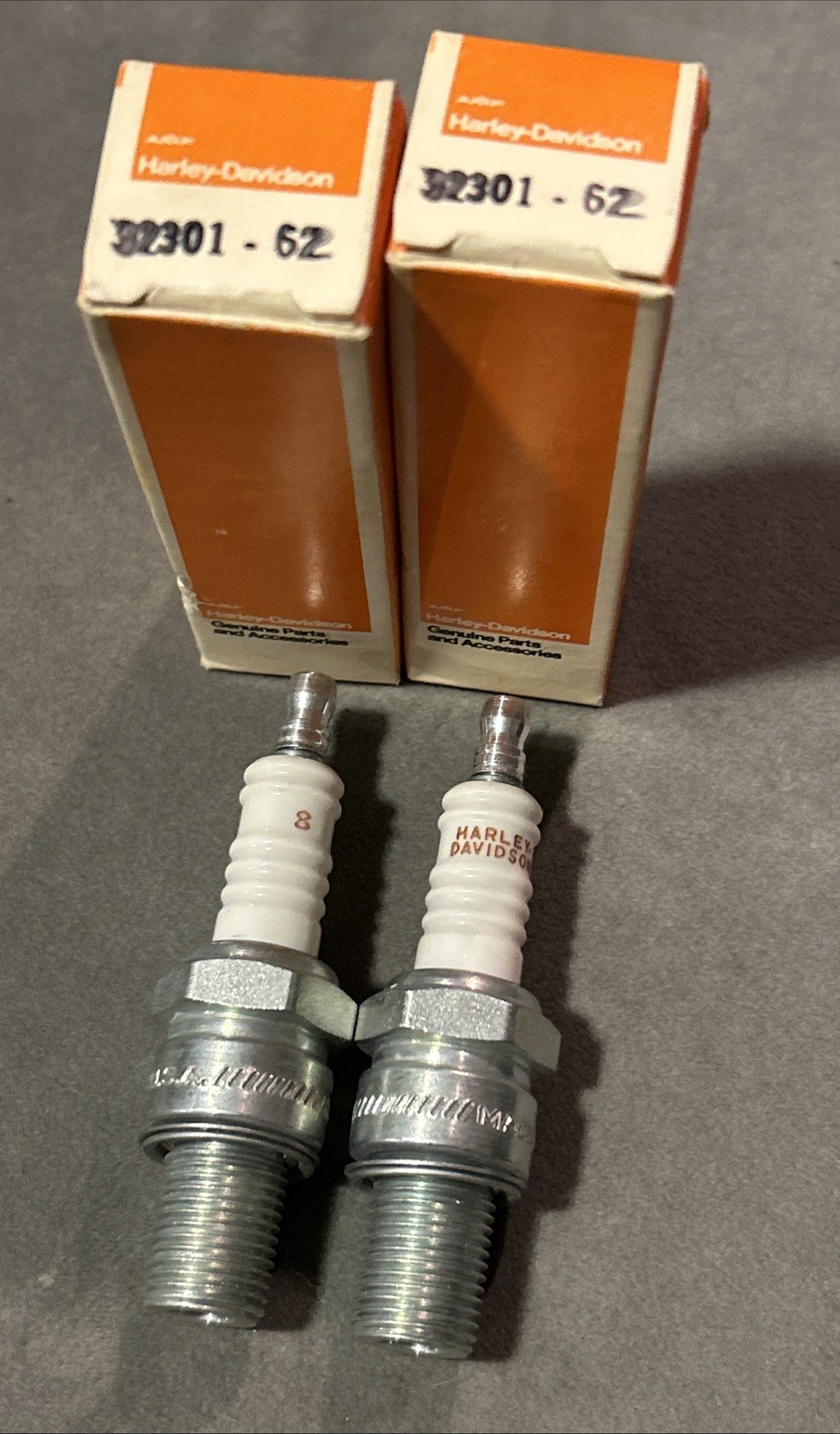 2 Harley Davidson Aermacchi Spark Plugs No. 8 32301-62 NOS OEM 1962-1971 Sprint