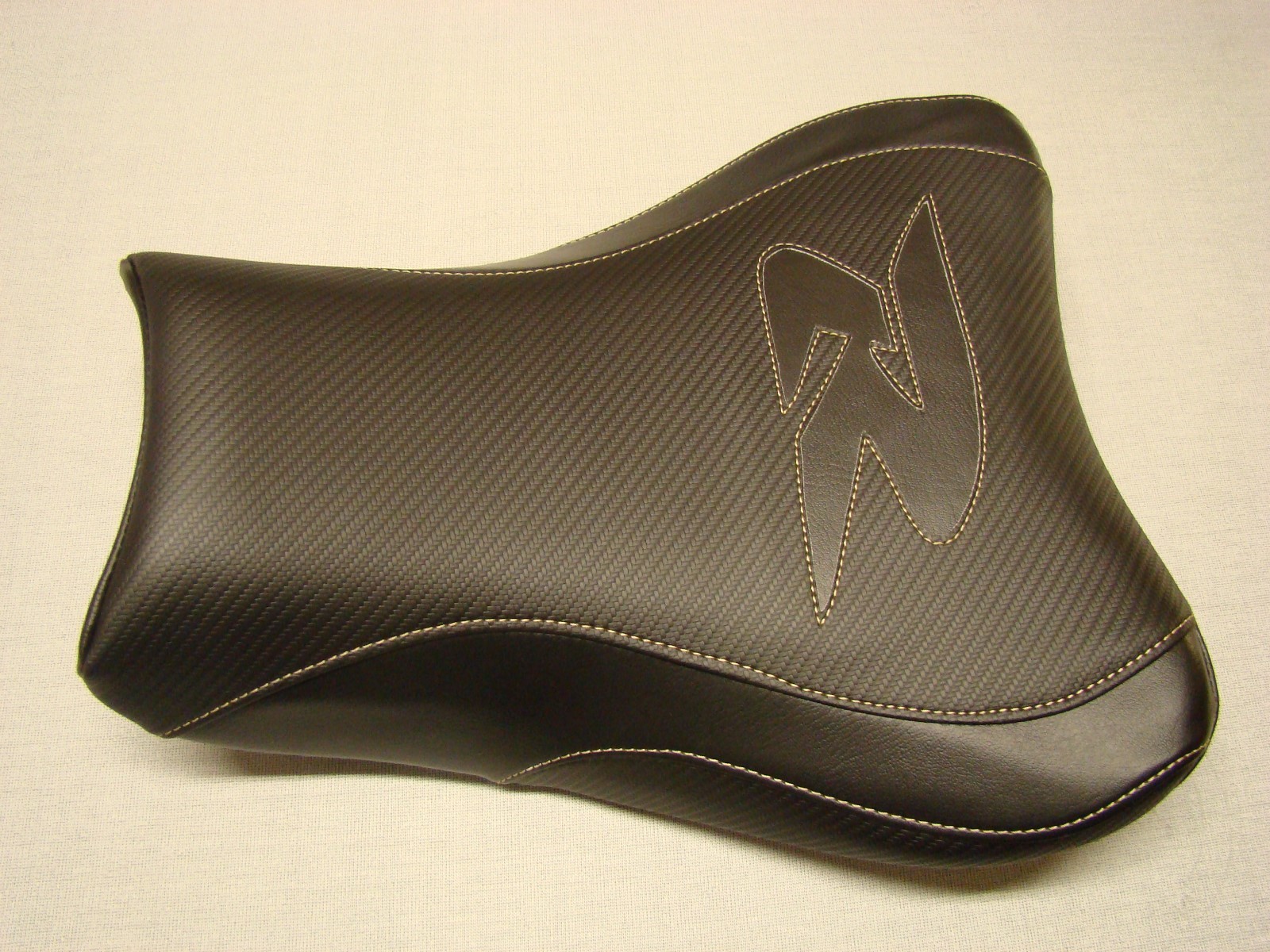 FRONT SEAT COVER BLACK CARBON FIBER TEXTURE WILL FIT SUZUKI 07/08 GSXR1000R