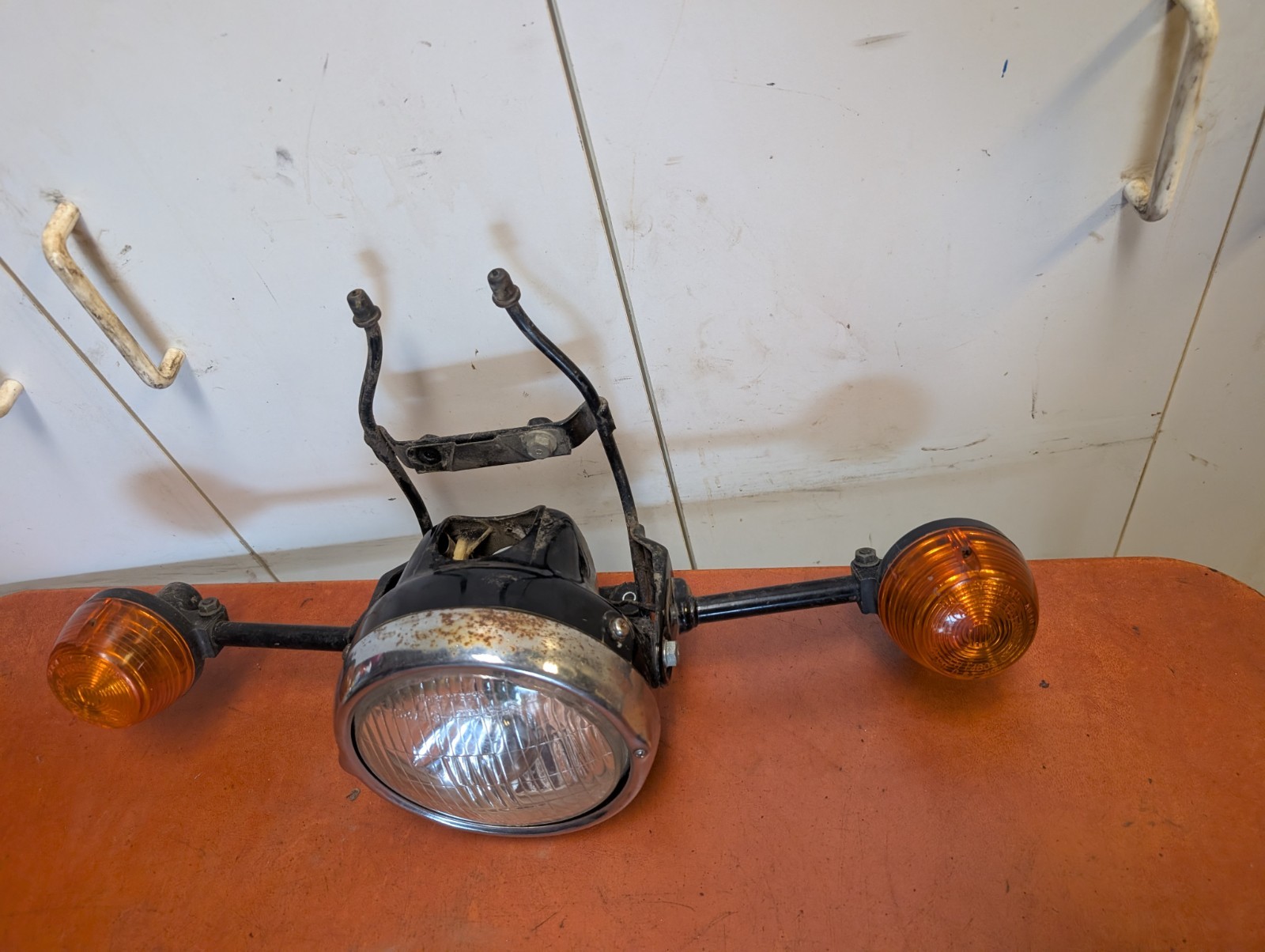 1980 Honda CM200 Front Headlight Headlamp Light & Housing Bucket CM185